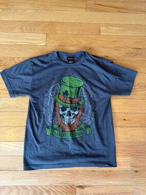 Harley-Davidson Gray Tee with Green Top Hat Skull Graphic